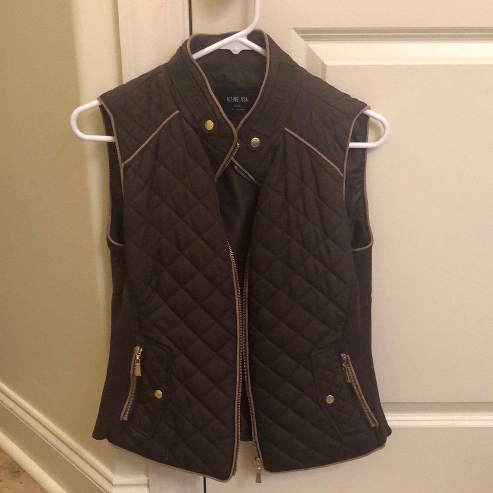 “Active USA” brand size small vest